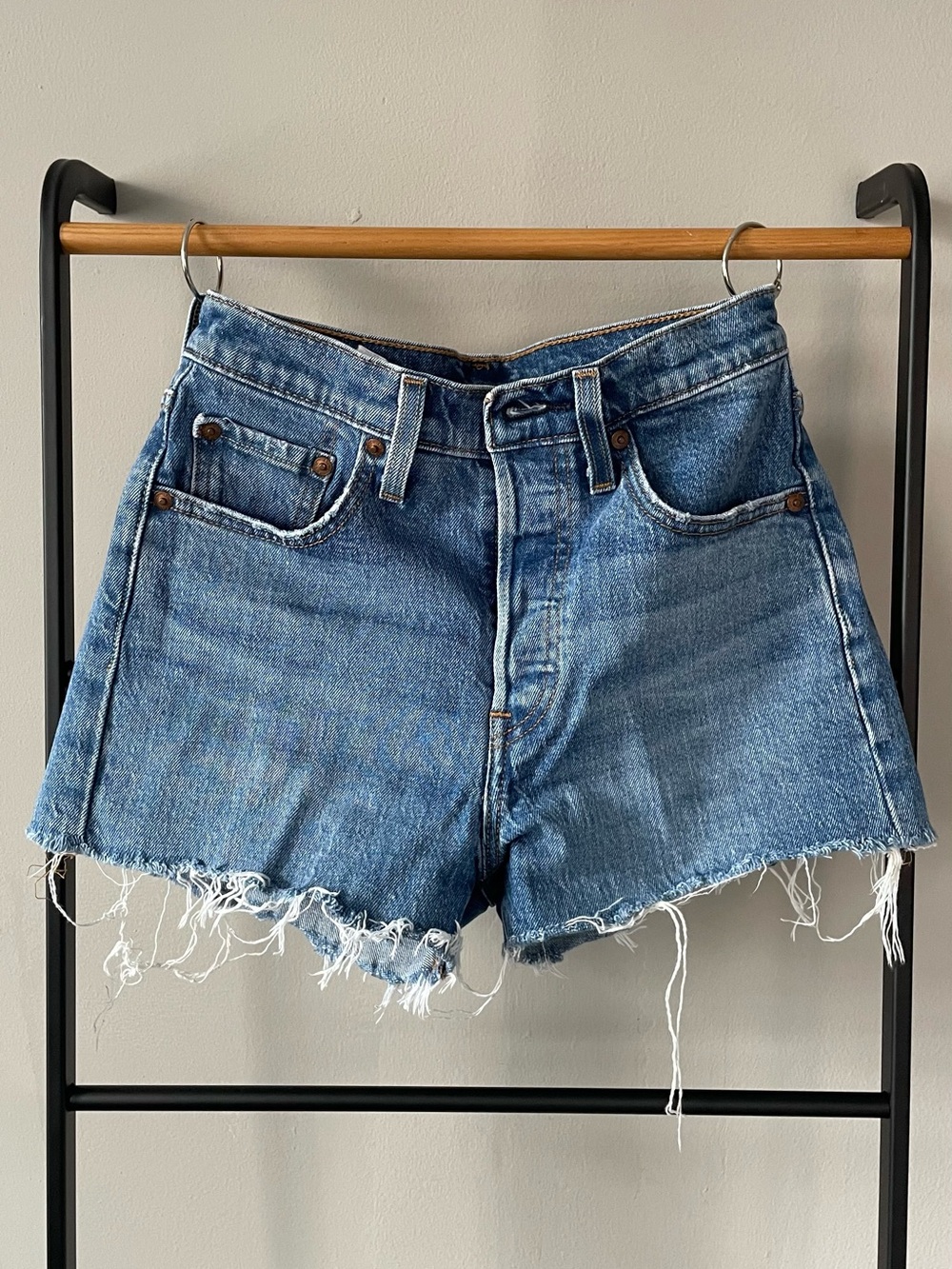 Levi’s 501 High Rise Shorts Size 24